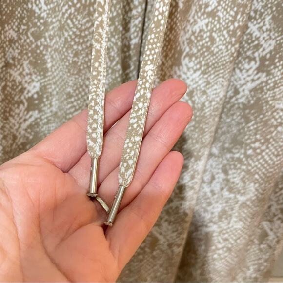 Juicy Couture Sleeveless Python Print Cinched Waist Jumpsuit Womens S Casual - Picture 4 of 12